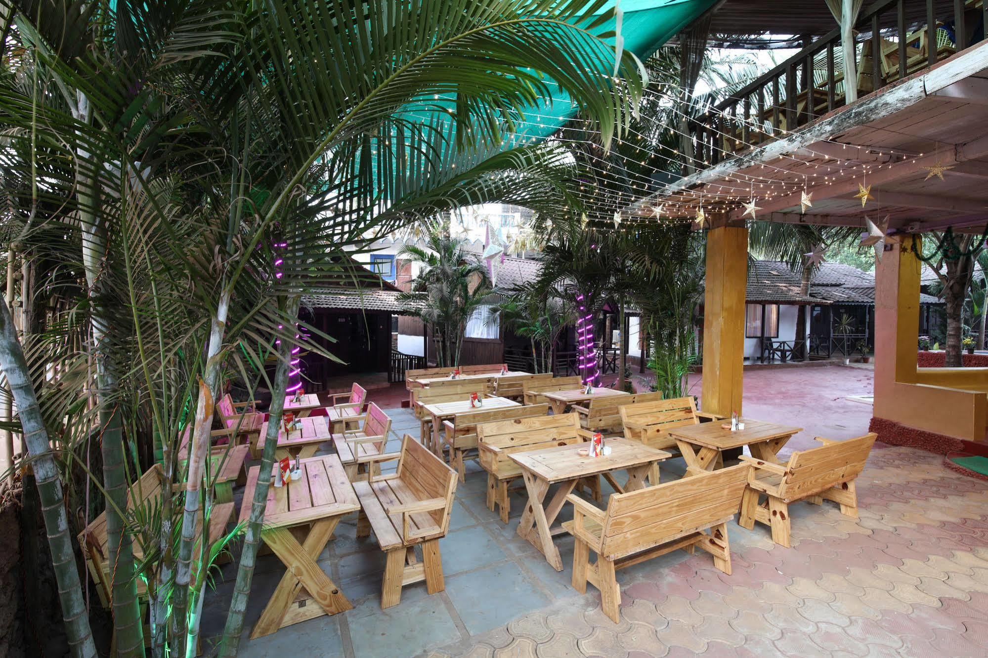 Treebo Trend Ashwem Beach Resort Goa Мандрем Экстерьер фото