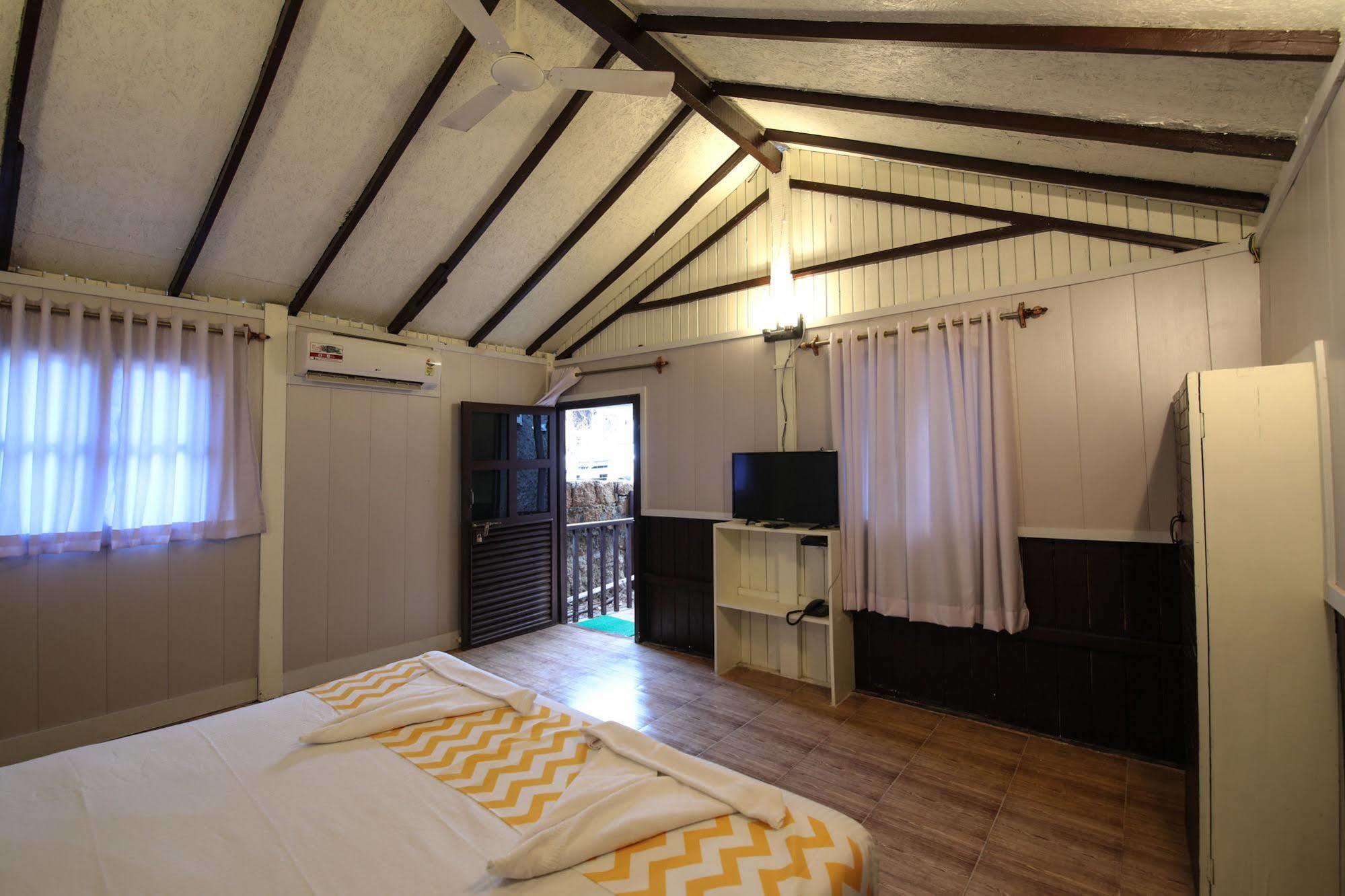 Treebo Trend Ashwem Beach Resort Goa Мандрем Экстерьер фото