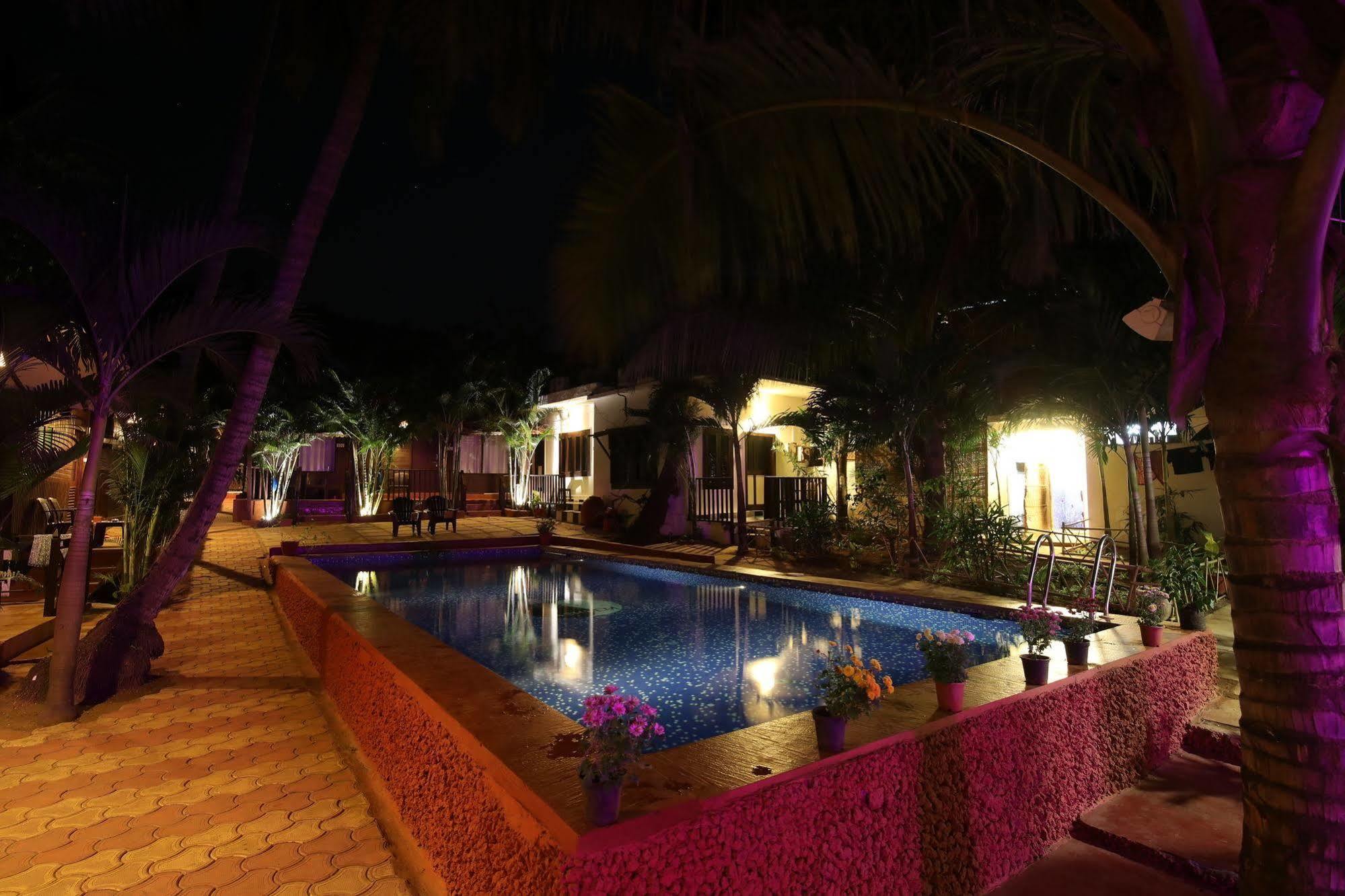 Treebo Trend Ashwem Beach Resort Goa Мандрем Экстерьер фото
